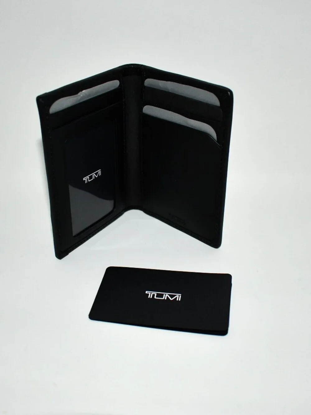 Tumi Multi Window Card Case in Grey Alloy #135626-A872 NWT